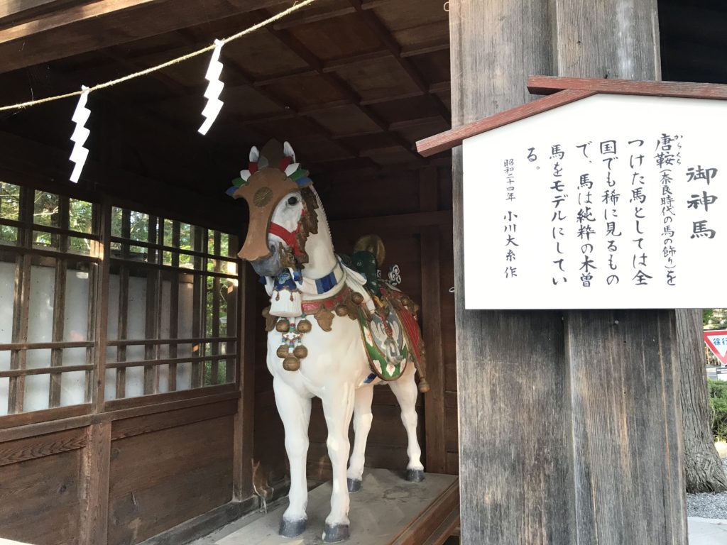 長野県安曇野市穂高神社の白い馬の象
